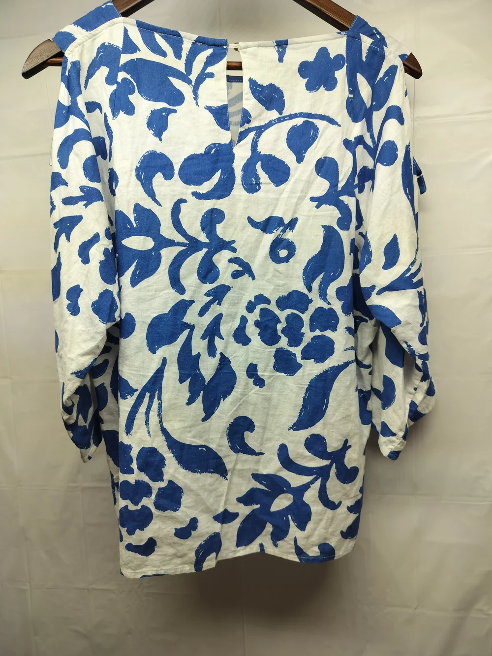 Tru Luxe Blue Floral Linen Blend Tie Sleeve Coastal Blouse - Picture 3 of 8